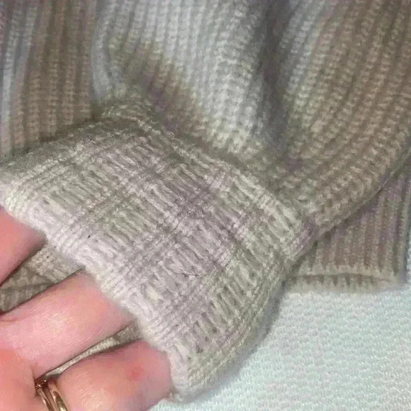 Athleta wool/ cashmere blend puff sleeve sweater - Picture 5 of 7